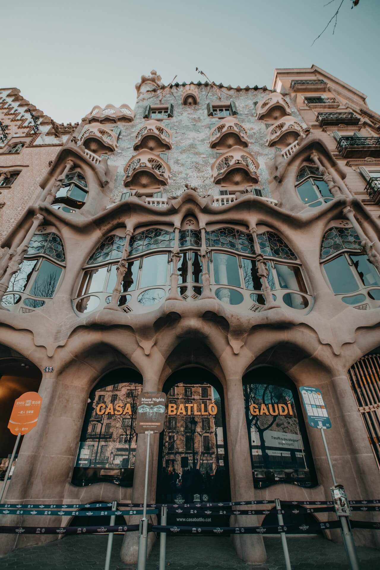 vista de la fachada del edificio